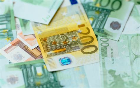 Курс евро НБУ на 18 июня составляет 32,44 гривен | РБК Украина
