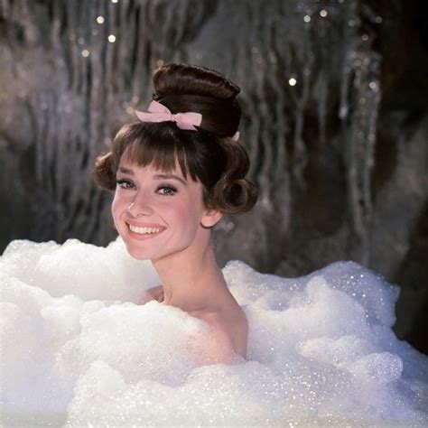 Audrey Hepburn In Bubble Bath 1962 Audrey Hepburn Arte Aubrey