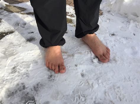 Should You Go Barefoot In The Snow Ratemds Health News
