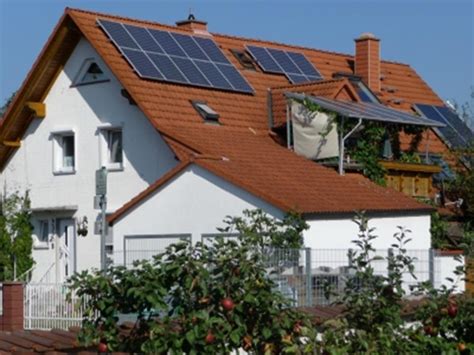 Hinzu kommen jährliche betriebskosten von rund 200 euro. Steuer - Förderung - Foto: Haus mit Solaranlage » Archiv ...