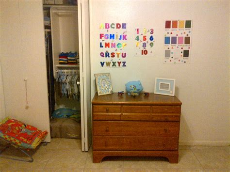 Our fun ocean themed nursery has lots of bright colors like baby blue, green, orange and decorations that include tropical fish and sea creatures that give our baby's nursery theme lots of personality and pizzazz. Ocean Themed Nursery - Project Nursery