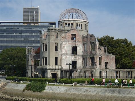 とあいまって広島名所の一つに数えられていました。 っています。 ※なお、原爆ドーム内部に立ち入ることはできません。 入場できる施設ではありませんので、外からの見学になります。 ※ 『秋の広島・岩国の旅3日目 原爆ドーム 広島城』広島市(広島県 ...