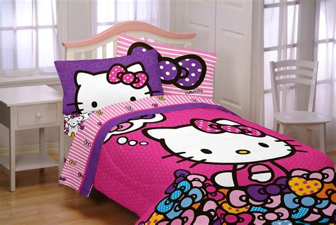 Sanrio Hello Kitty Twinfull Reversible Comforter