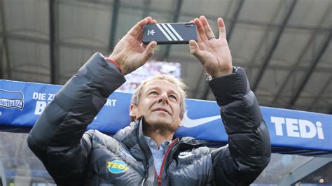 Handy wallpapers in hd for mobile, tablet, desktop devices. Hertha-Trainer Jürgen Klinsmann verteidigt Handy-Aufnahmen ...