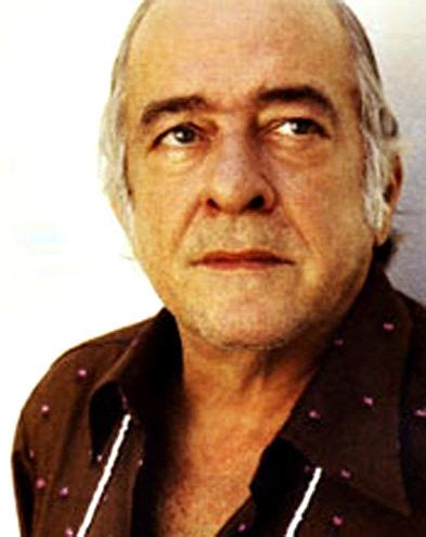 Com este site, a vida e a obra de vinicius de moraes ganham um novo ponto de encontro entre o poeta, seus fãs, leitores e demais pesquisadores dos seus trabalhos. Ícones da Música: Vinícius de Moraes