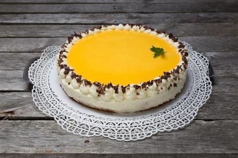 Genieße den saftigen Eierlikör-Schoko-Sahne-Kuchen! | Kuchen und torten rezepte, Eierlikörtorte ...