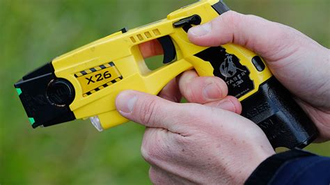 Footage from police body cameras shows the moments leading to a fatal shooting in chicago, during which the shocking video shows the moment police confront a knife suspect, taser him, the man. Texas police knock woman out of wheelchair, Taser her ...