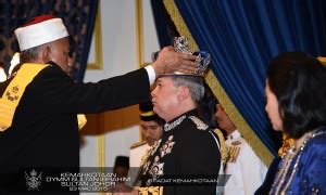 Tunku teh'in babası kedah'lı tunku temenggong'un oğlu, tunku muhammad jiwa ibni sultan abdul hamid ve annesi tengku embon suria, kelantan'dan tengku sri pekerma diraja. Coronation Ceremony | Laman Web Rasmi Kemahkotaan DYMM ...