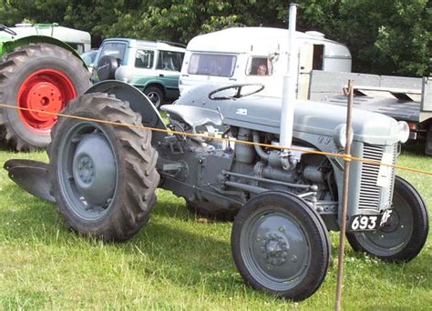 4 forward and 1 reverse. Ferguson TEF 20 Diesel Tractor