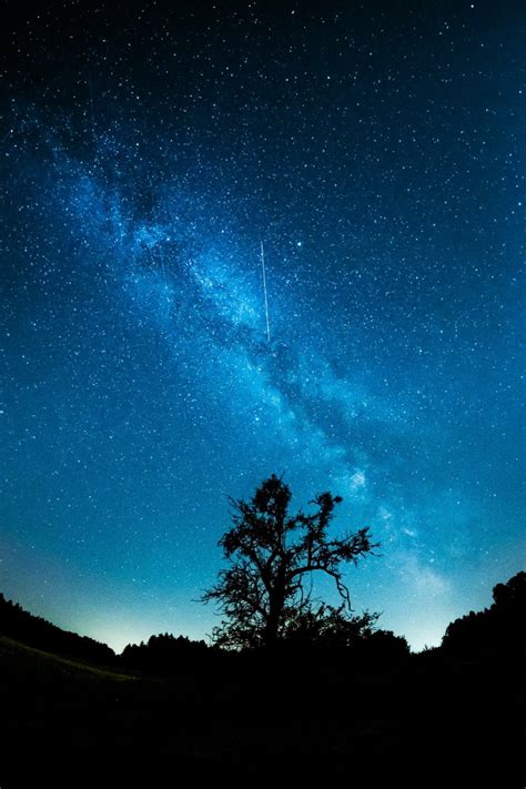 When a comet is doing a fly by it loses some of its mass and the pieces become part of a meteor shower. Photographing the Perseids meteor shower with the Fuji X ...
