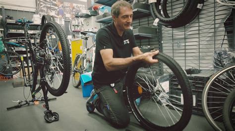 Fatte le dovute precisazioni di cui sopra a premere sul bottone impostazioni (quello con la ruota di ingranaggio) presente nel menu che si. Come cambiare la ruota della bici - SporTorino loves ...