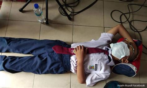 Sungai yang tercemar akan menjadi semakin cetak dan mudah menyebarkan penyakit kencing tikus. Kimia toksik cemar sungai: 2 lagi sekolah ditutup di JB