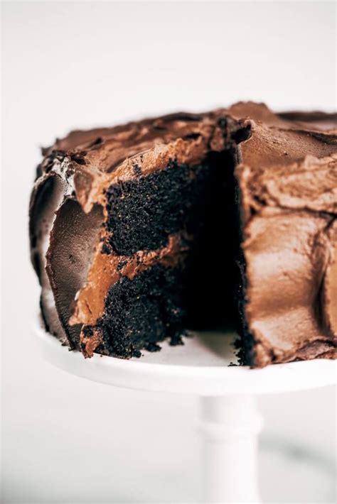 So fudgy, decadent, and rich you'll never guess it's healthy. Best Paleo Avocado Chocolate Cake - Paleo Gluten Free Eats
