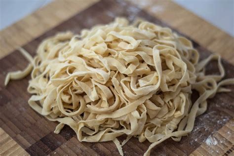 Just made the mistake with regular lasagna noodles by not boiling them 1st. Hjemmelavet pasta - nemmere end man lige skulle tro!