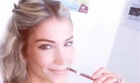 Ancienne miss france, elle apparaît dans plusieurs émissions de télévision depuis son élection jusqu'à aujourd'hui. Alexandra Rosenfeld nue au réveil : cette photo qui ...