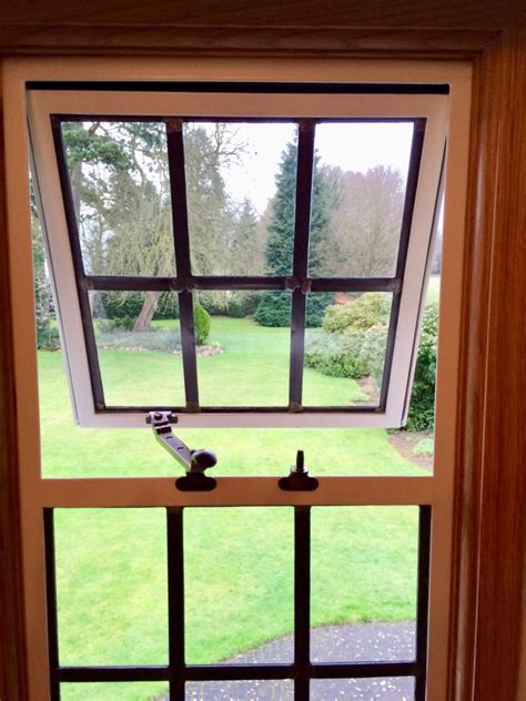 How do window screens work. Metal frame window glass replacement