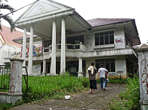 The berkat ialah tempat mencari kerja kosong untuk golongan b40 dan m40. MISTERI DI BALIK TEMPAT ANGKER: Rumah Kosong Bumi Sani Permai