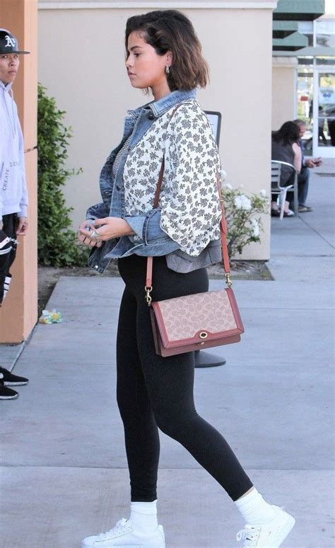 Speculation about selena gomez's pregnancy began when justin bieber visited her in rehab. Je Selena Gomez TEHOTNÁ? Tieto fotky tomu nasvedčujú ...