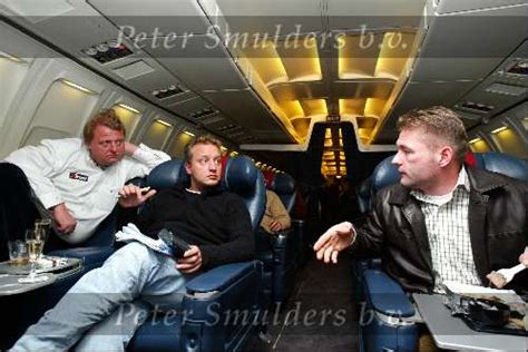 Op 19 februari 2003 stapt jos verstappen voor het eerst in de auto waarmee hij zijn laatste helemaal soepel verlopen de eerste meters van de prachtige zwarte, sponsorloze minardi ps03 niet. Fotoarchief Peter Smulders BV