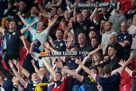 A itália está na final da eurocopa. Uefa anuncia que final da Eurocopa terá mais de 60 mil ...