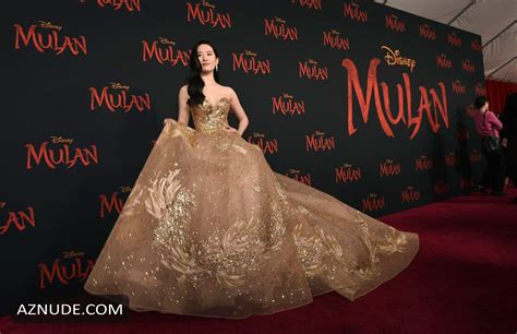 Yifei Liu Shines Poses With Actress Ming Na Wen At The Premiere Of The