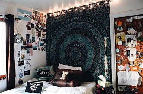 Get creative with your walls: Pin de Meghan em Room Ideas | Quartos hipster, Quarto ...