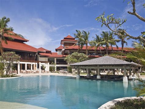 There's a restaurant on site, as well as a snack bar/deli. Holiday Inn Resort Baruna Bali Accommodation