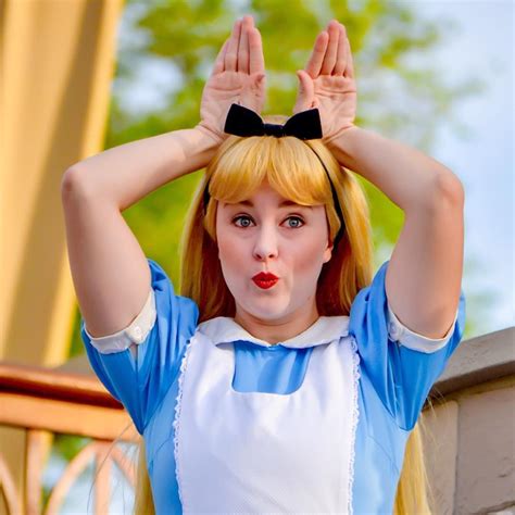Pin By Kelly On Disney Face Characters Alice Cosplay Disney Face