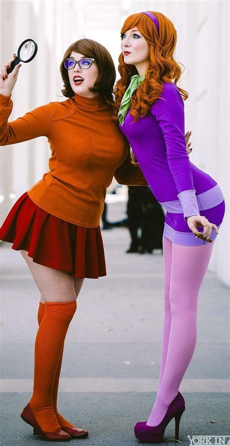 Daphne And Velma Daphne Blake Jessica Nigri Cosplay Scooby Doo Mystery Inc Velma Dinkley