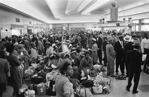 28 Amazing Vintage Photographs That Capture Everyday Life Of Immigrants