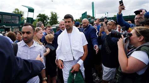 Novak Djokovic Begins Bid For Wimbledon Title No 8 Nbc Los Angeles