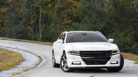 2014 dodge charger 5.7l v8 r/t vs. 2015 Dodge Charger R/T Wallpapers: Right in the Middle ...