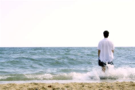 Online Crop Man Wearing White Shirt Standing Beside The Beach Hd