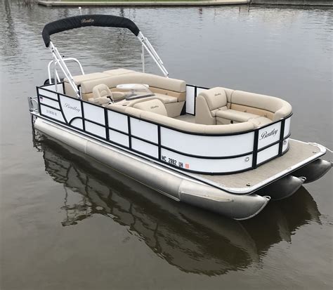 Muskegon Pontoon Boat Rentals | Pontoon Boat Rentals in Muskegon, Michigan