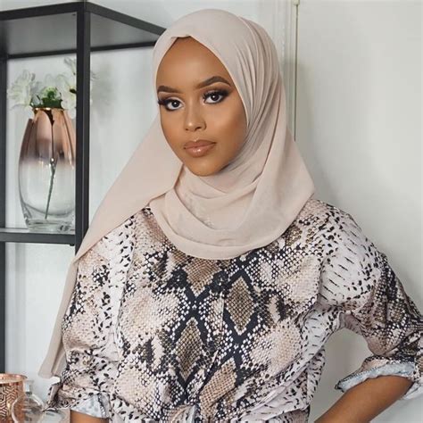 Pin By Nauvari Kashta Saree On Hijabi Queens Somali Beauty Beautiful