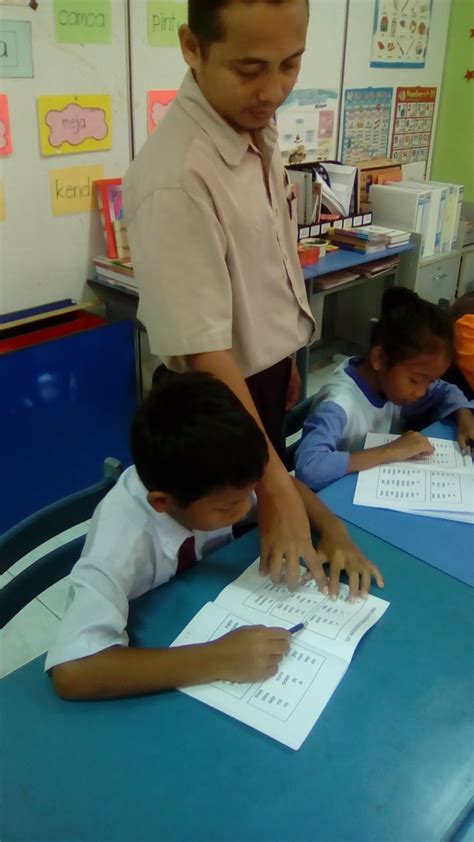 Kemahiran asas bahasa antaranya ialah kemahiran membaca. Serlah Membaca: Program Serlah Membaca : Meningkatkan ...