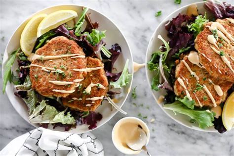 These easy fish cakes are perfect for lunchboxes and quick dinners. Keto Friendly Salmon Cakes With Garlic Aioli : Cheesy ...
