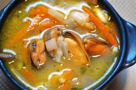 Sopa de pescado con verduras cena sencilla para tener una opción