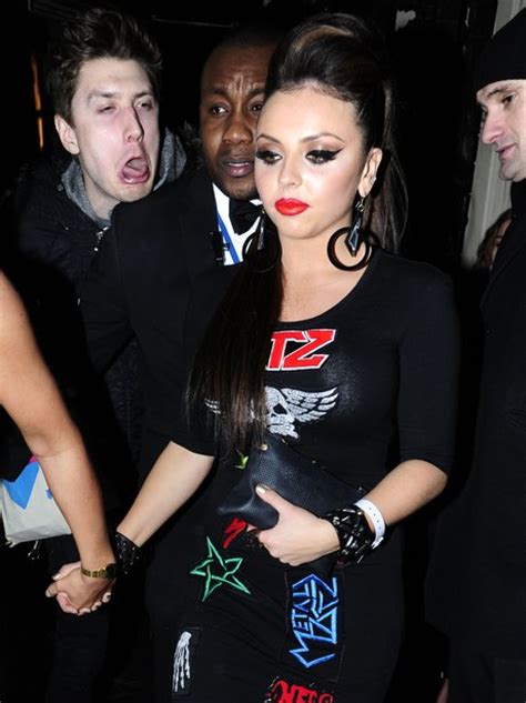 A Complete Stranger Photobombs Jesy Nelson 50 Must See Celebrity