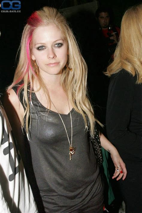 Avril Lavigne Nackt Nacktbilder Playboy Nacktfotos Fakes Oben Ohne