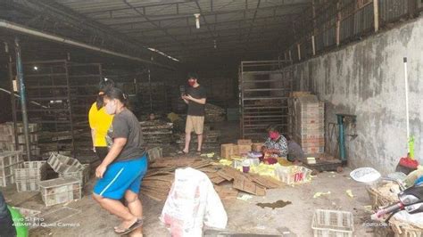 Jalan kl yos sudarso komp. Pabrik Pembuatan Roti di Medan Timur Digerebek Polisi ...