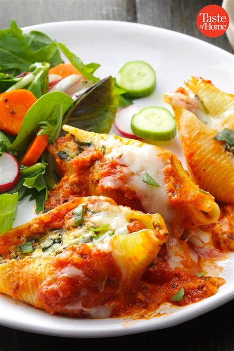 So, after a heavy meal, go for a walk. 75 Italian Christmas Foods to Mangia This Year | Spinach stuffed shells, Light pasta recipes ...