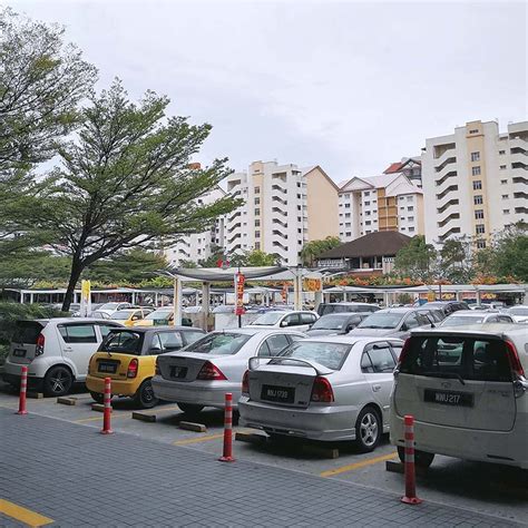 Mahnaz food retail activities are in the retailing of high quality consumable products more than 2,800 items broadly in 4 categories namely grocery, drinks, confectionery and health & beauty product lines. FOOD Malaysia