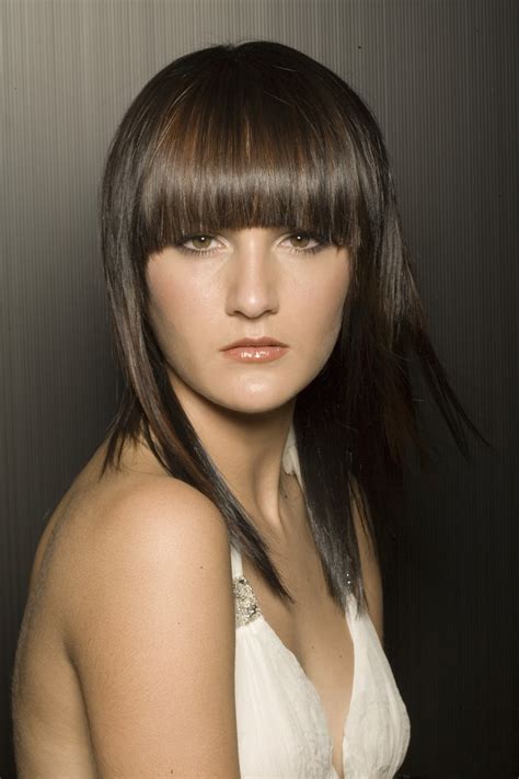 This is one of the cute hairstyles for girls who look outside the box. MEDIUM HAIRCUTS WITH BANGS: MEDIUM HAIRCUTS WITH BANGS: A ...