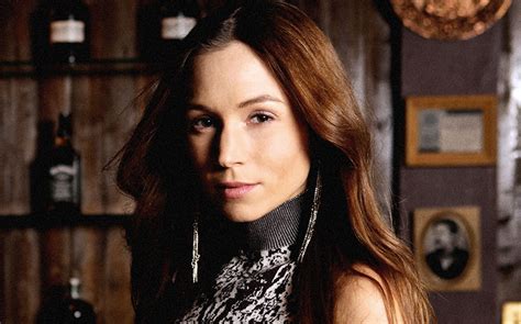 Wynonna Earp Star Dominique Provost Chalkley Comes Out Queer