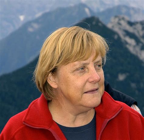 Angela merkel chanclor of germany arrested & executed. Politiker-Urlaub: Merkel fährt nach Bayreuth, Rösler an ...