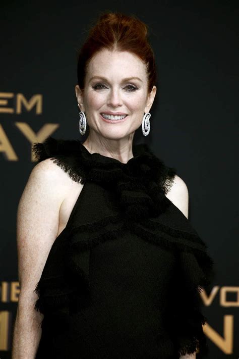 Julianne Moore At The Hunger Games Mockingjay Part 2 Premiere In