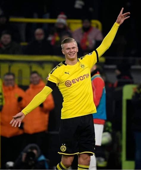 Best erling haaland 4k images for your phone, desktop or any other gadget. Haaland in 2020 | Dortmund, Team player, Football pitch