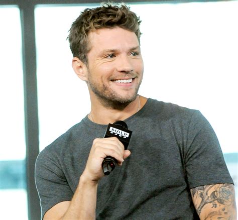 Ryan Phillippe Goes Shirtless While Recovering From Injury Pic