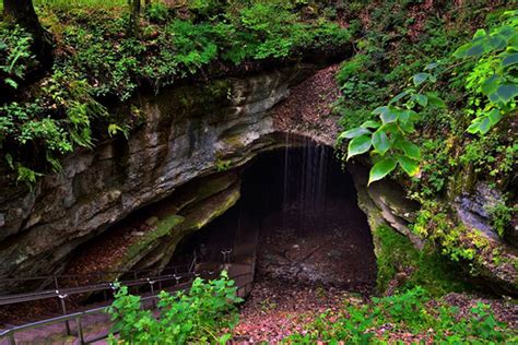 Mammoth Cave An Underground Attraction That Sparked A War In Kentucky